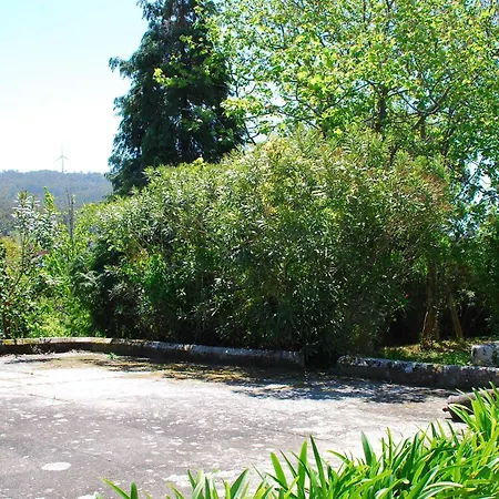 Kleines Mit Terrasse Und Parkplatz